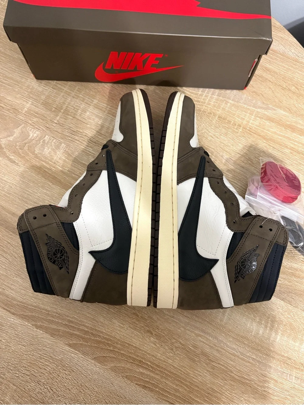 Jordan 1 low × Travis Scott Mocha High